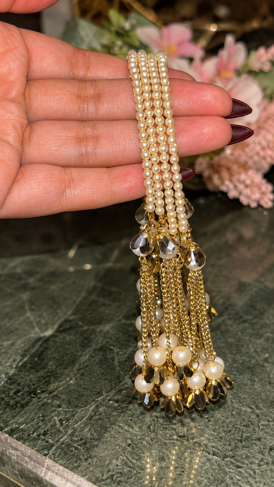 Kaleera latkan Bangles
