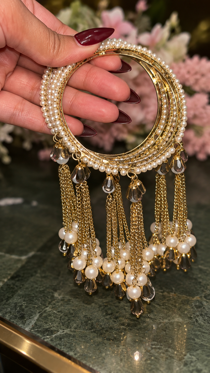 Kaleera latkan Bangles